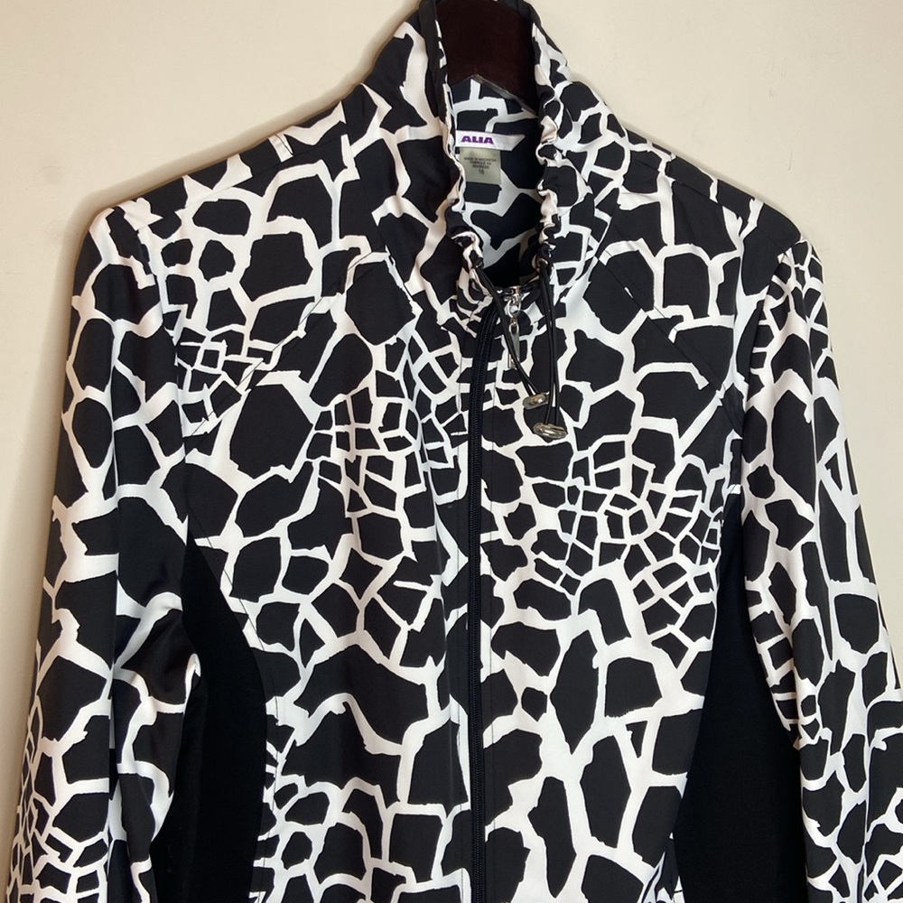 ALIA Abstract Print Lightweight Spring Jacket - Picture 3 of 14